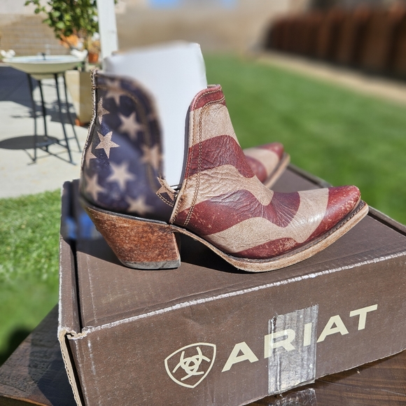 Ariat Shoes - 🇺🇲NEW!!! Ariat Dixon leather ankle boots booties Patriot American Flag size 7
